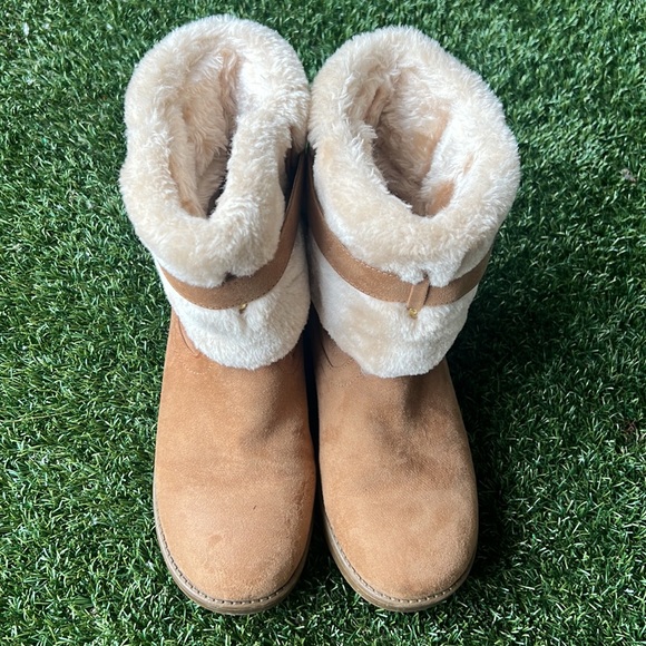 G by Guess Shoes - Woman Ugg boots 8M (fits for 7.5)used